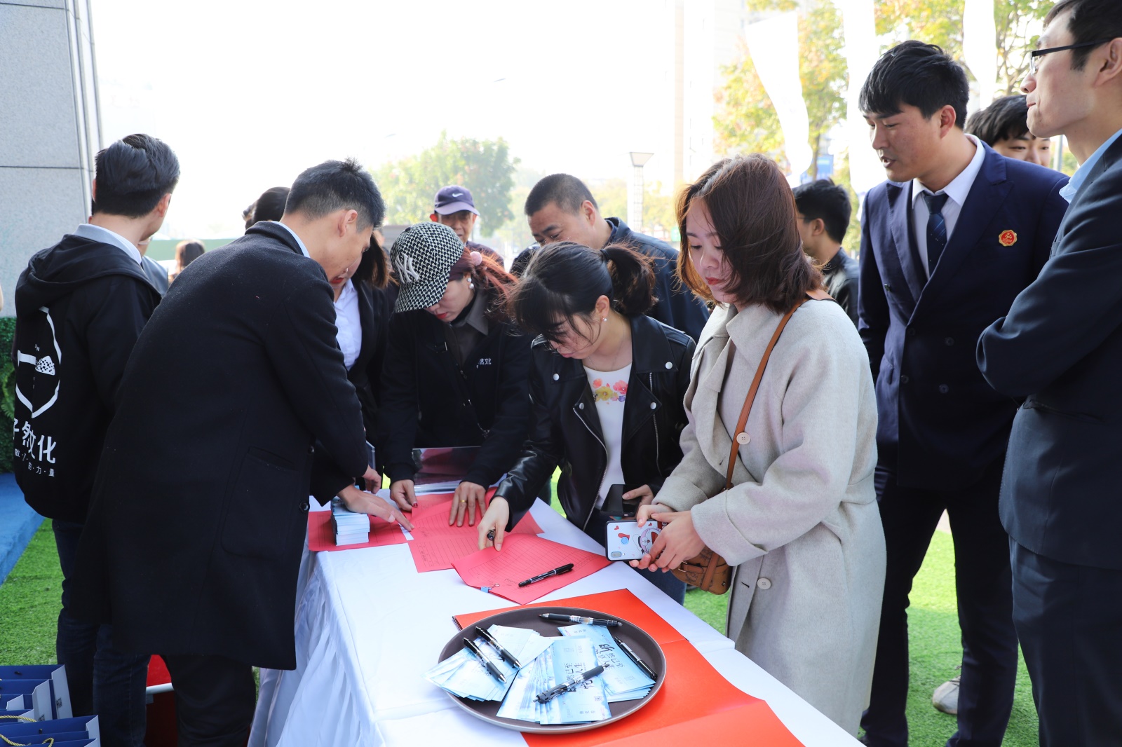 11月10日，由通銀、正太、弘陽(yáng)三強(qiáng)攜手，共同打造的昕悅府城市展廳璀璨啟幕。