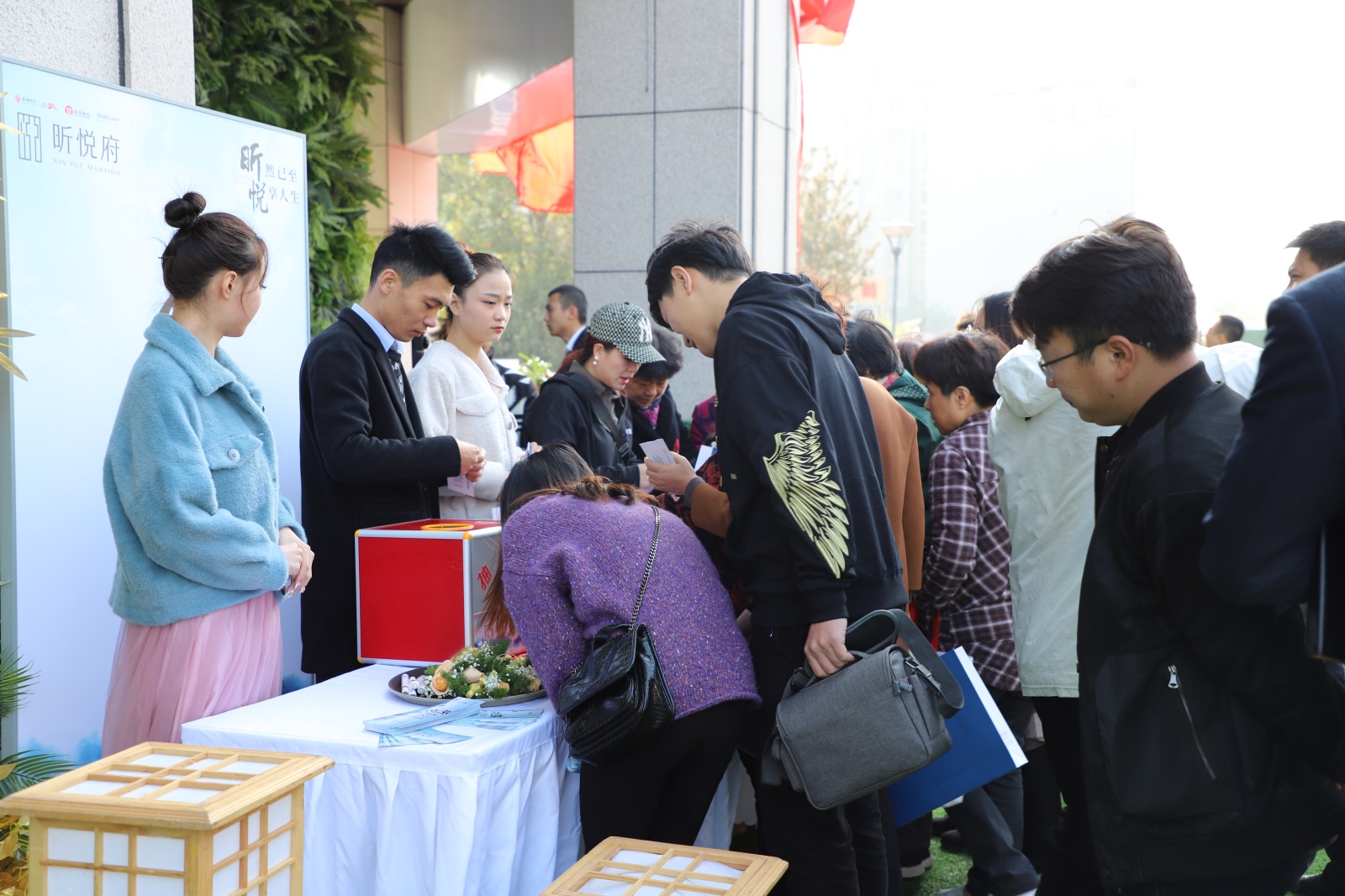 11月10日，由通銀、正太、弘陽(yáng)三強(qiáng)攜手，共同打造的昕悅府城市展廳璀璨啟幕。